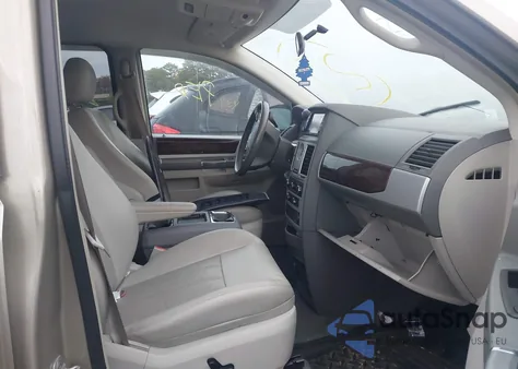 2009 Chrysler Town & Country Touring из США, поврежденный, VIN 2A8HR54159R661270